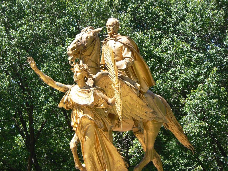 Central Park et autour: Sherman Monument 2